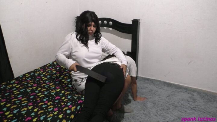 Screenshot 1 from Carmen's Hard OTK Strapping por Charlott | Spank Latinas Latinos