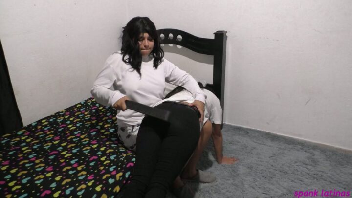 Screenshot 2 from Carmen's Hard OTK Strapping por Charlott | Spank Latinas Latinos