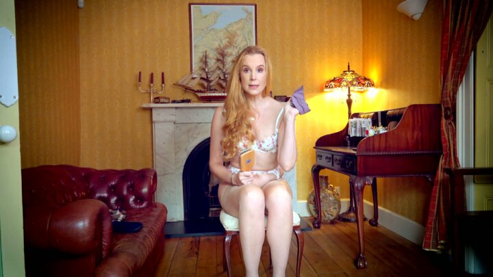 Screenshot 2 from Perverse Stiefmoeder Geeft Slipjager een Pak Slaag in 4K - Ariel Anderssen