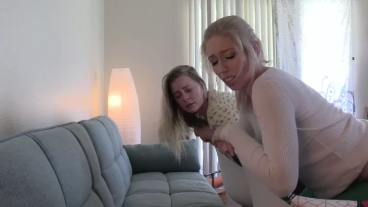 Ondeugende Blote Billen Gegeseld en Gepeddeld - Stevie Rose, Melody