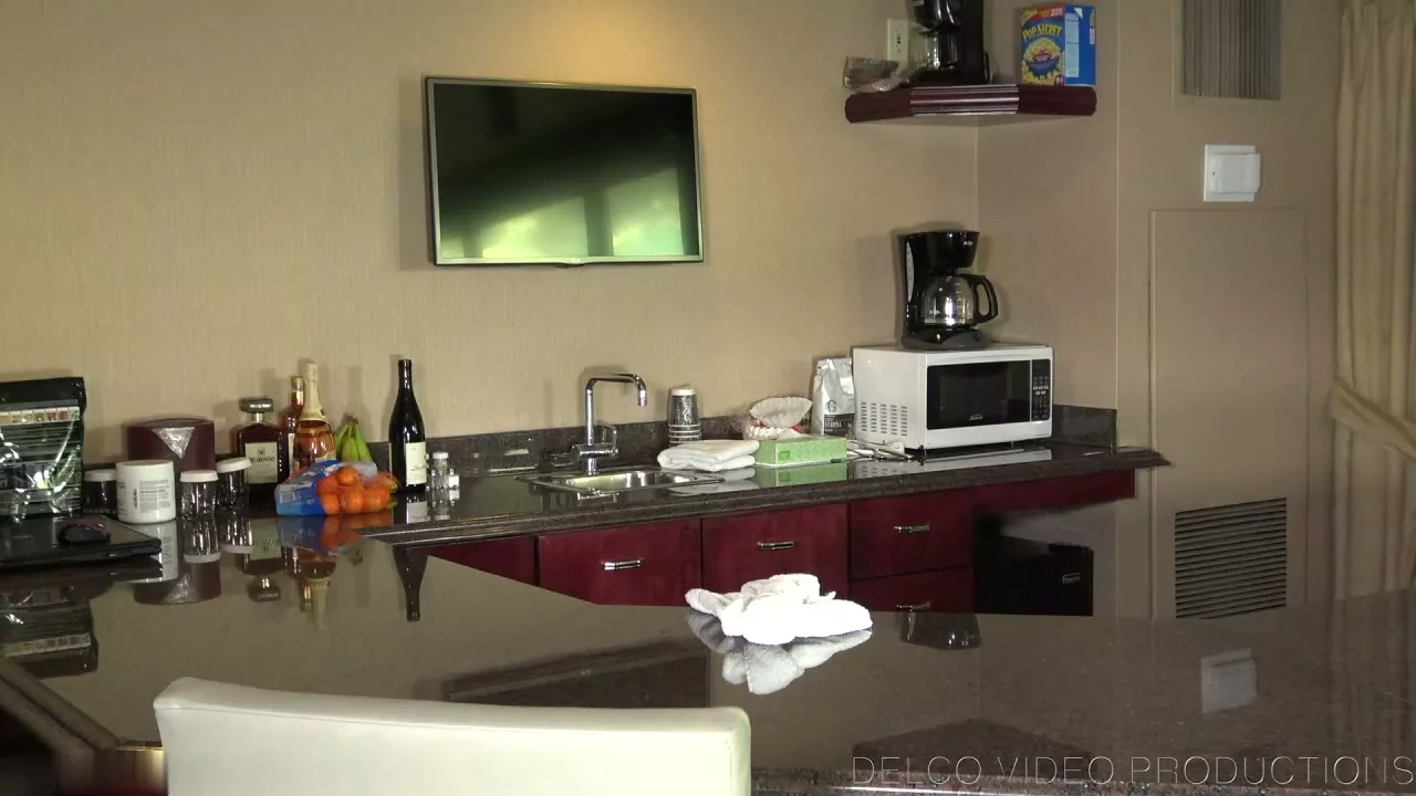 Screenshot 1 from Hırsız Hizmetçi Şaplaklanıp Aşağılandı - Delco Video Yapımları