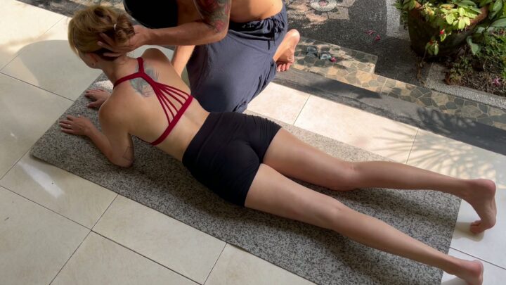 Screenshot 2 aus Yoga-Stunde wird erotisch nach Klatschen - Shibari Kalahari