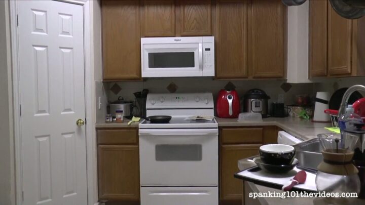 Screenshot 4 from Ava the Bacon Thief, Part 1 – Spanking101thevideos