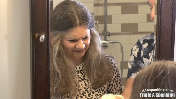 Screenshot 7 from Bawdy Bernadette Sculacciata e Insaponata da John - Aaaspanking