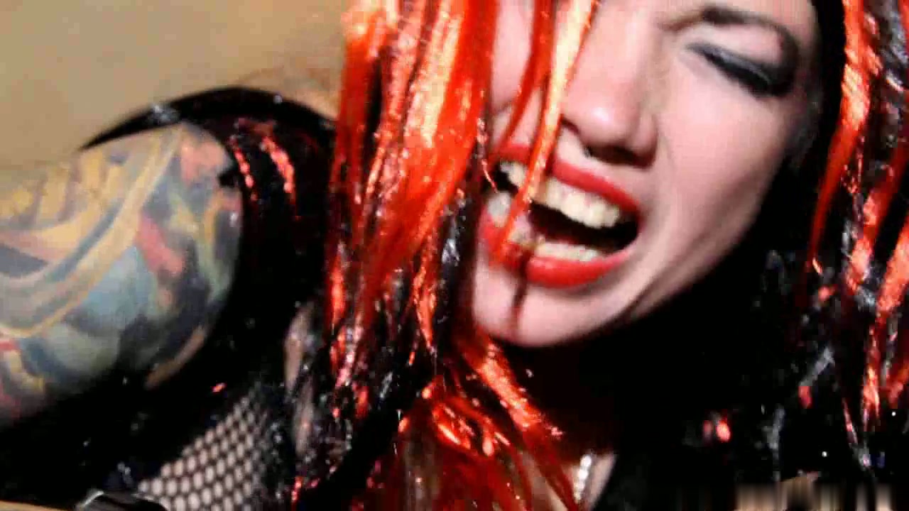 Play video: Succube Expulsée : Rituel Dangereux de Fessée d'Halloween