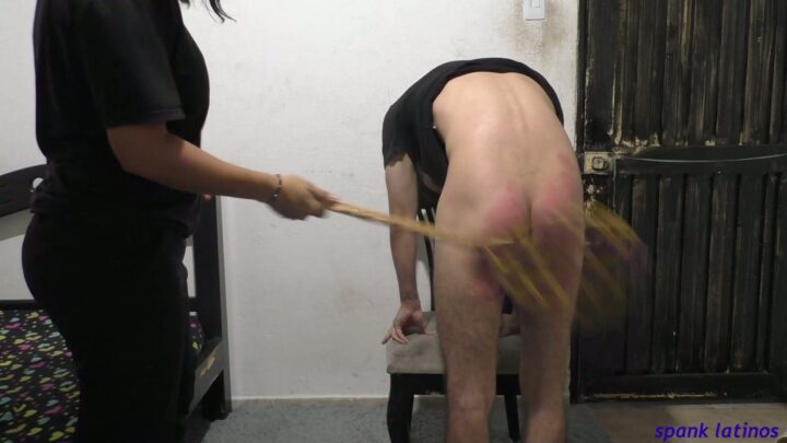 Schermafbeelding 8 van Luis' Harde Mattenklopper Afranseling door Charlott | Spank Latinas Latinos