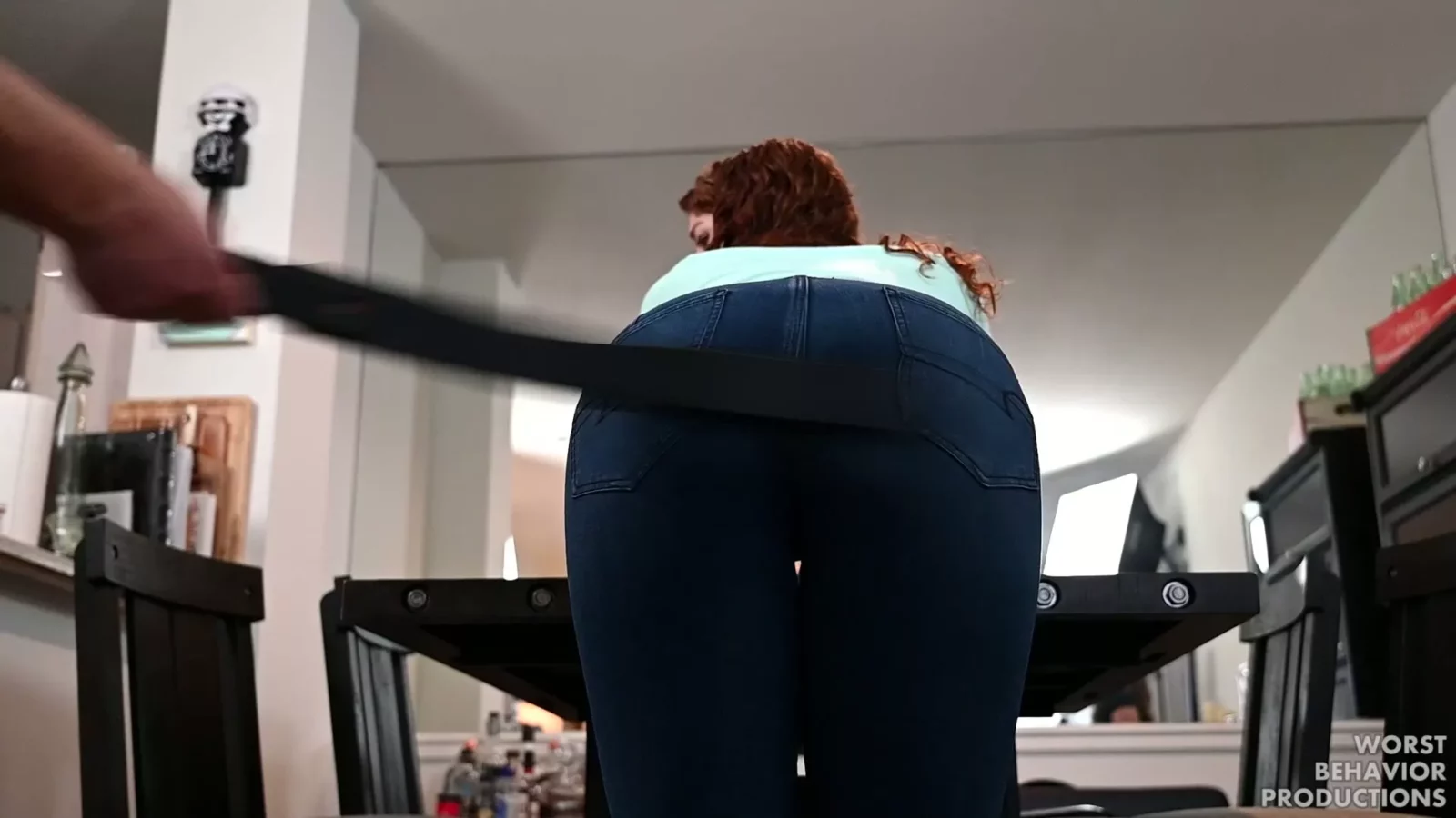 Captura de pantalla 2 de Maddy y Kyra Azotadas Juntas: Paliza y Fustigación (Peor Comportamiento)