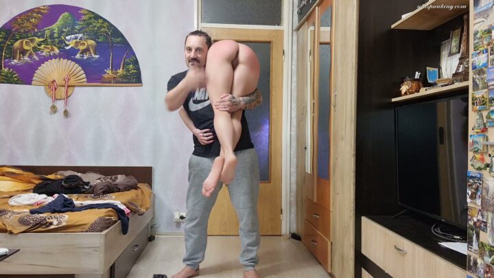 Screenshot 6 from Isabella’s Embarrassing Pantsing and Spanking by Gonzo