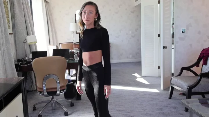 Rachel's Eerste Blote Billen Pak Op De Blote Billen - Straf Voor Vapen