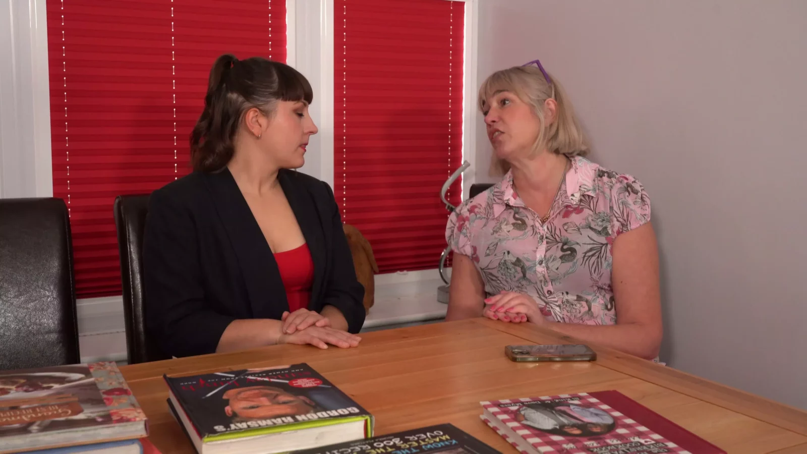 播放影片：Rosie Ann’s Painful Reminder: Paddling & Caning at Spankingsarah