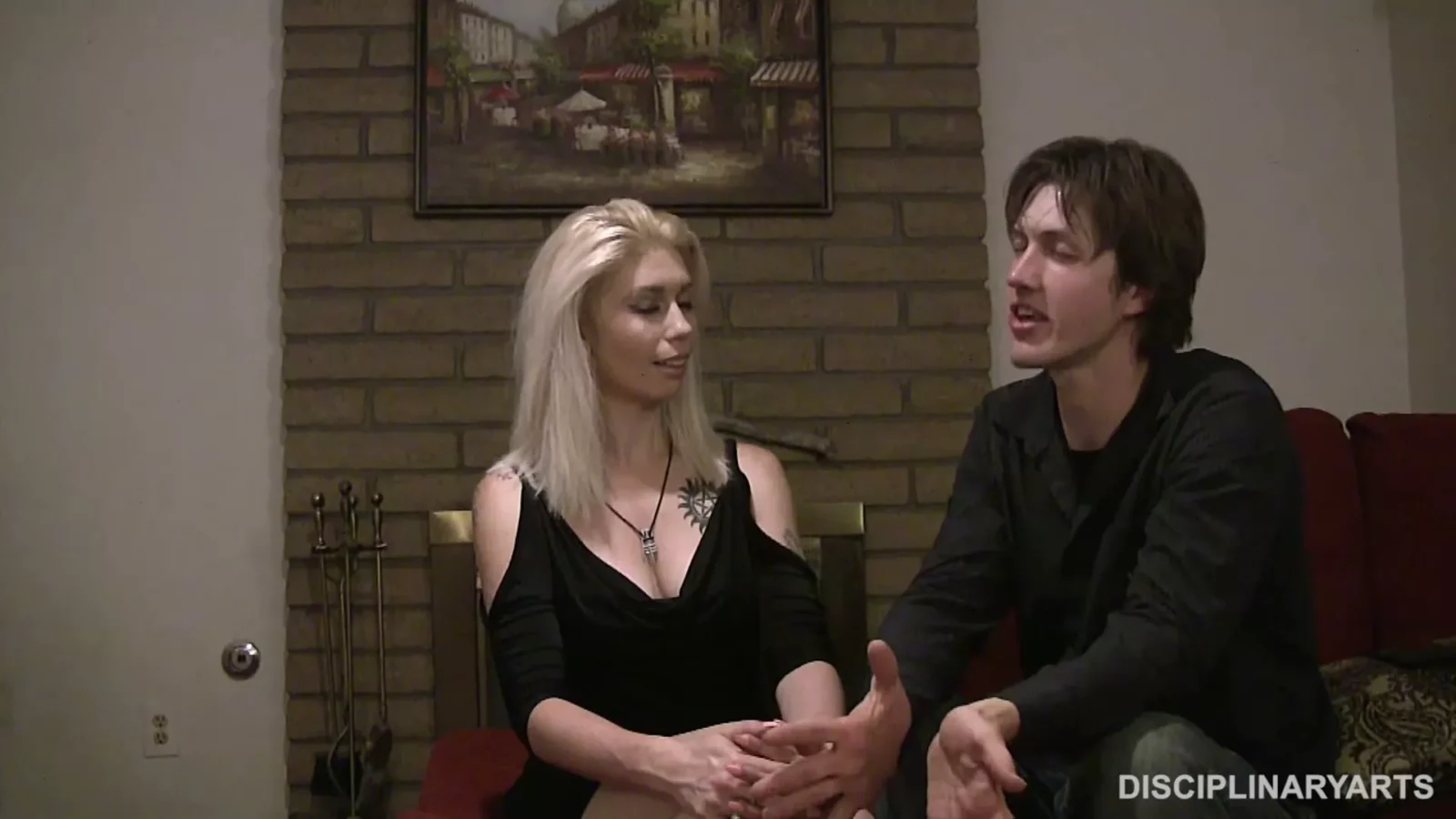Reproducir video: Azotes de Disciplina Real de Melody Llorosa por Kyle Johnson