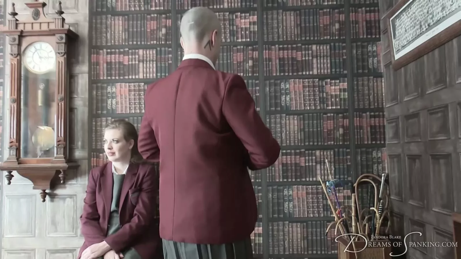 Captura de pantalla 1 de Sadistic School Secretary: Behind the Scenes Spanking Antics
