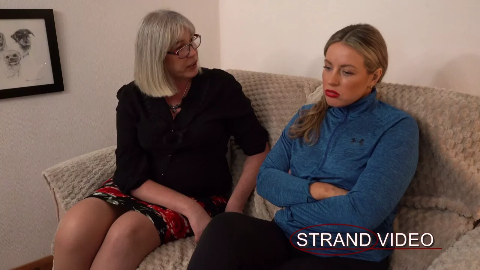 Captura de pantalla 2 de Brianna's Estricta Madrastra Azotando por Spankingsarah