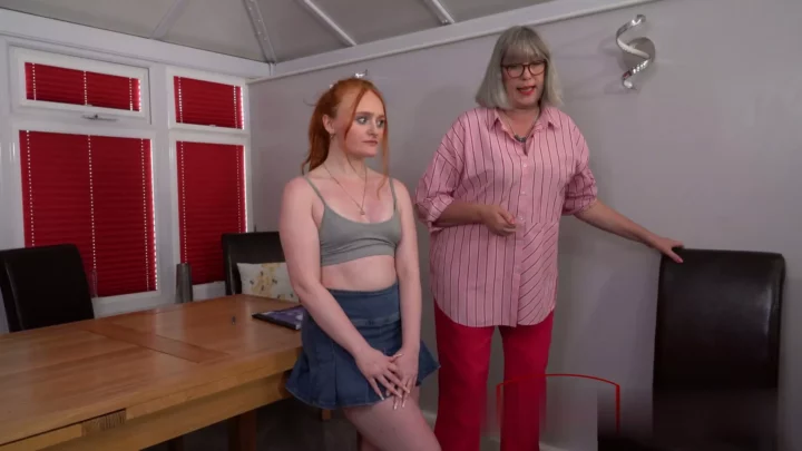 Pixie's Flirty Detention met de Nieuwe Leraar | Spankingsarah