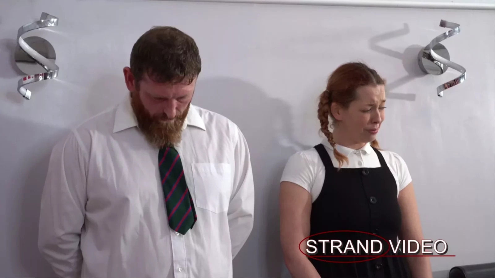 Captura de pantalla 1 de Head Boy & Girl Stripped, Spanked, Caned – Spankingsarah