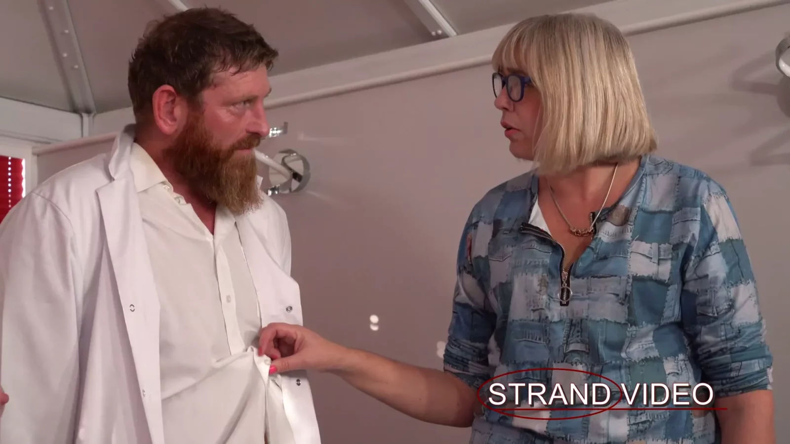 Captura de pantalla 7 de The Deviant Doctor’s Naughty Spanking Exam | Pixie Bell | Spankingsarah