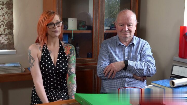 Evde Yargıç: Karşı İddialar Yüzünden Şaplaklanma | Spankingsarah'den 3 ekran görüntüsü