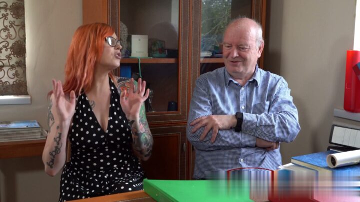 Evde Yargıç: Karşı İddialar Yüzünden Şaplaklanma | Spankingsarah'den 4 ekran görüntüsü