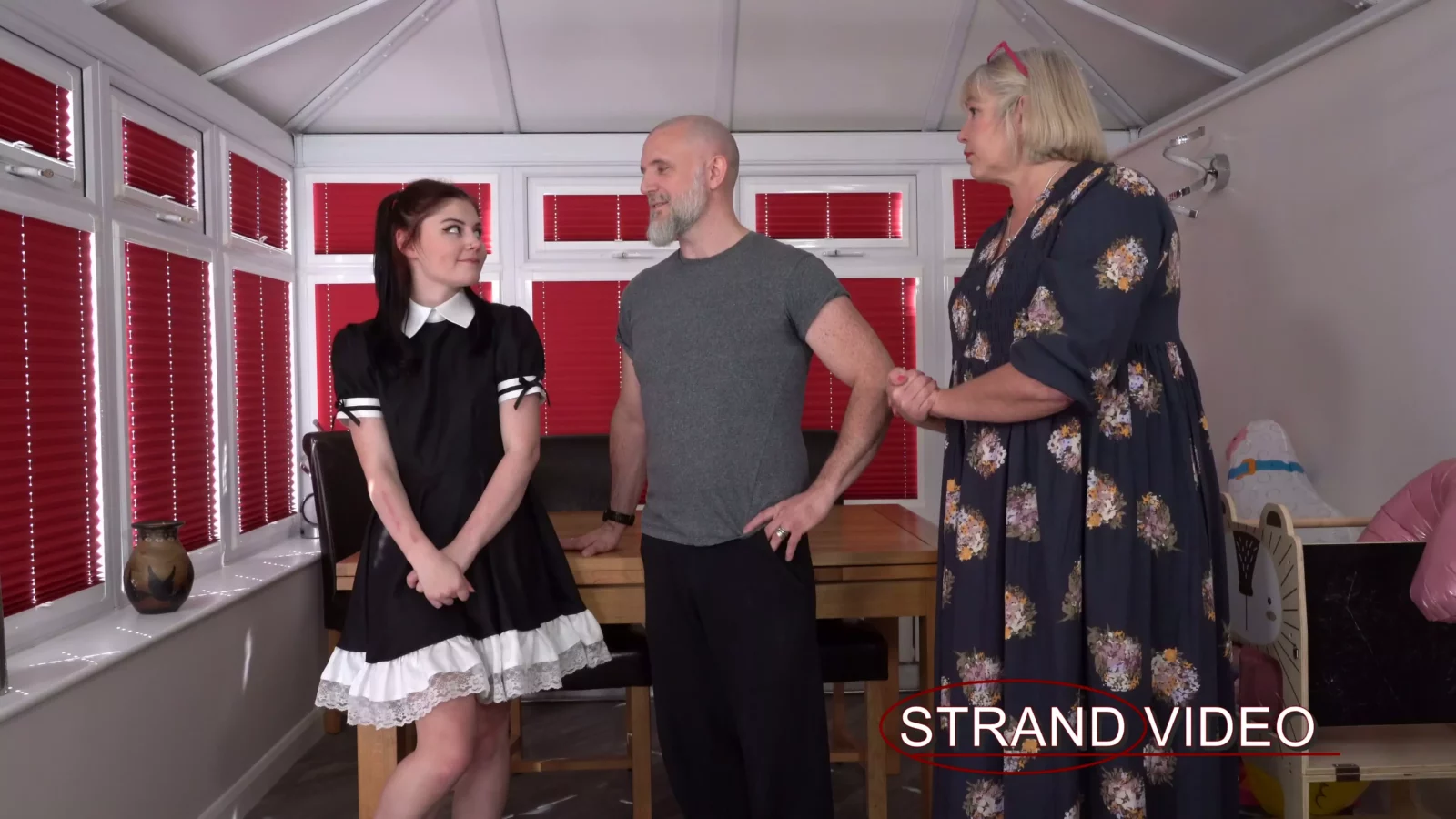 Captura de pantalla 4 de Lexie Lush Doble Azotaina Debut en Spankingsarah