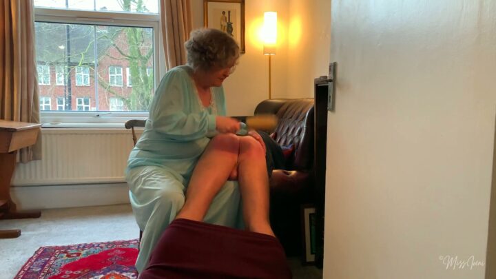 Screenshot 4 from Scolded & Spanked for Flirty Secretary Texts | Miss Iceni