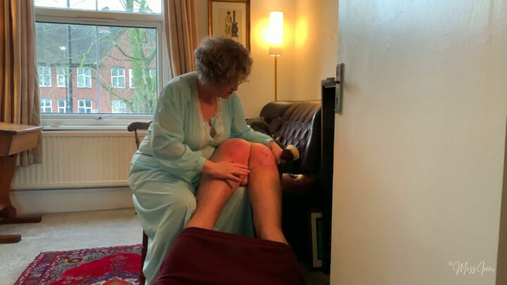 Screenshot 7 from Scolded & Spanked for Flirty Secretary Texts | Miss Iceni