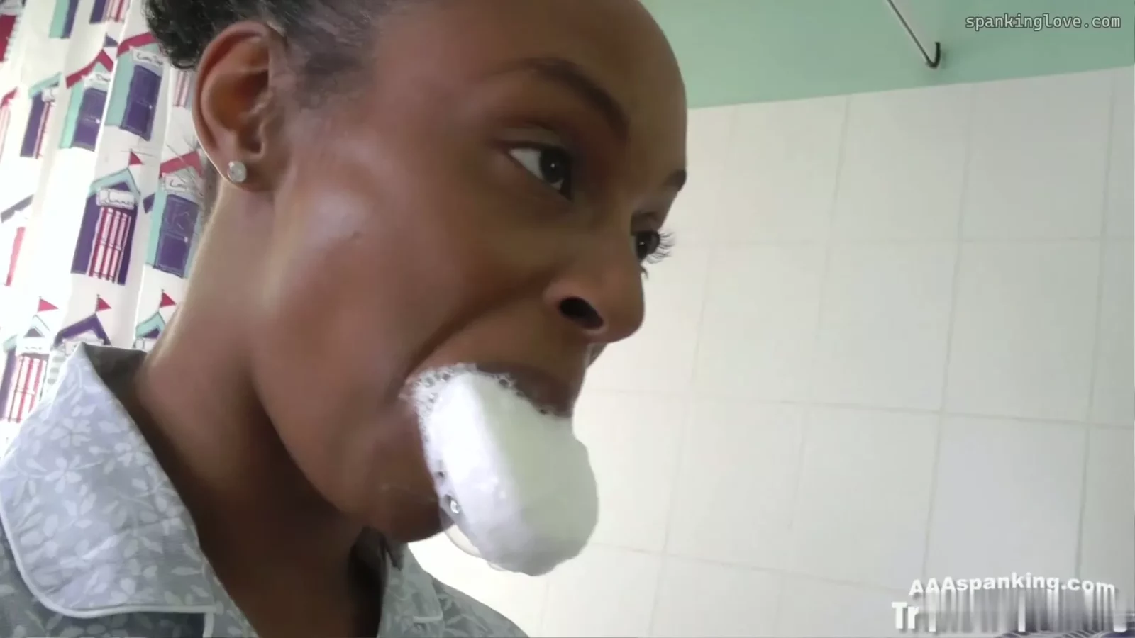 Screenshot 6 from Lola Marie Gespankt en Ingezeepd door Stiefvader - Aaaspanking