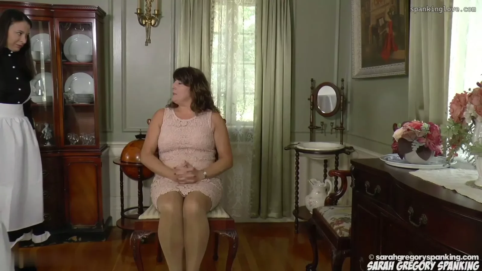 Captura de pantalla 2 de La Disciplina Desnuda de Sarah Gregory por la Dama Ama de Llaves Jose