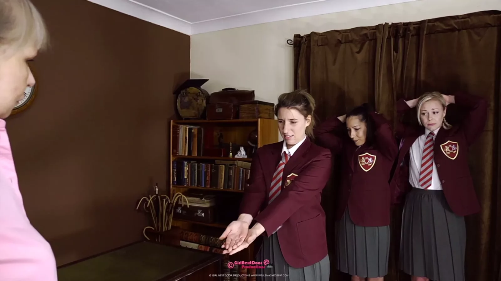 Captura de pantalla 4 de Niñas Mal Comportadas Azotadas y Nalgueadas por la Señorita Svenson (Película Completa)