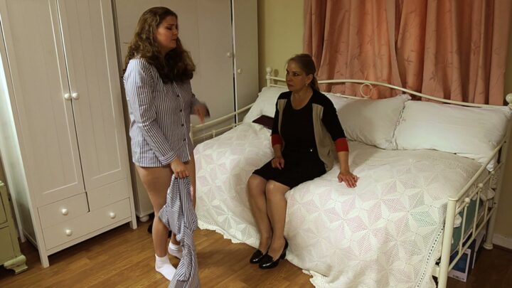 Screenshot 2 from Isabel’s Naughty Peek at Spanking Book Earns Her a Sting