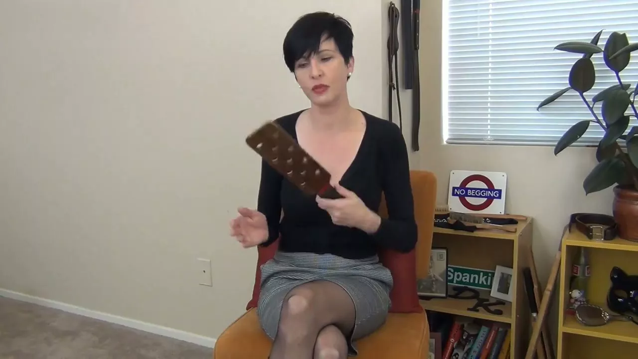 Reproducir video: Dana Kane Revela Sus Técnicas Estrictas de Disciplina en el Hogar