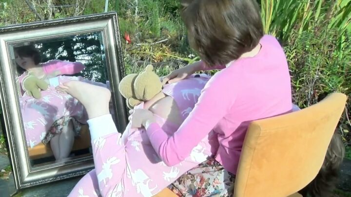 Screenshot 2 from Le Jardin de Dana Kane : Fessée OTK en Miroir