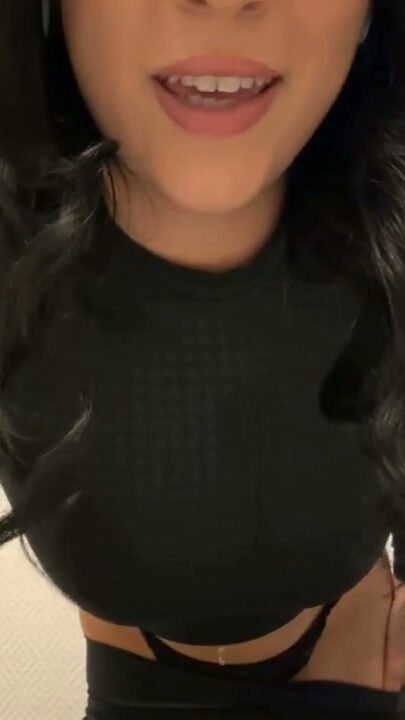 Screenshot 3 from Maîtresse Sévère Prépare la Tenue pour la Séance de Discipline
