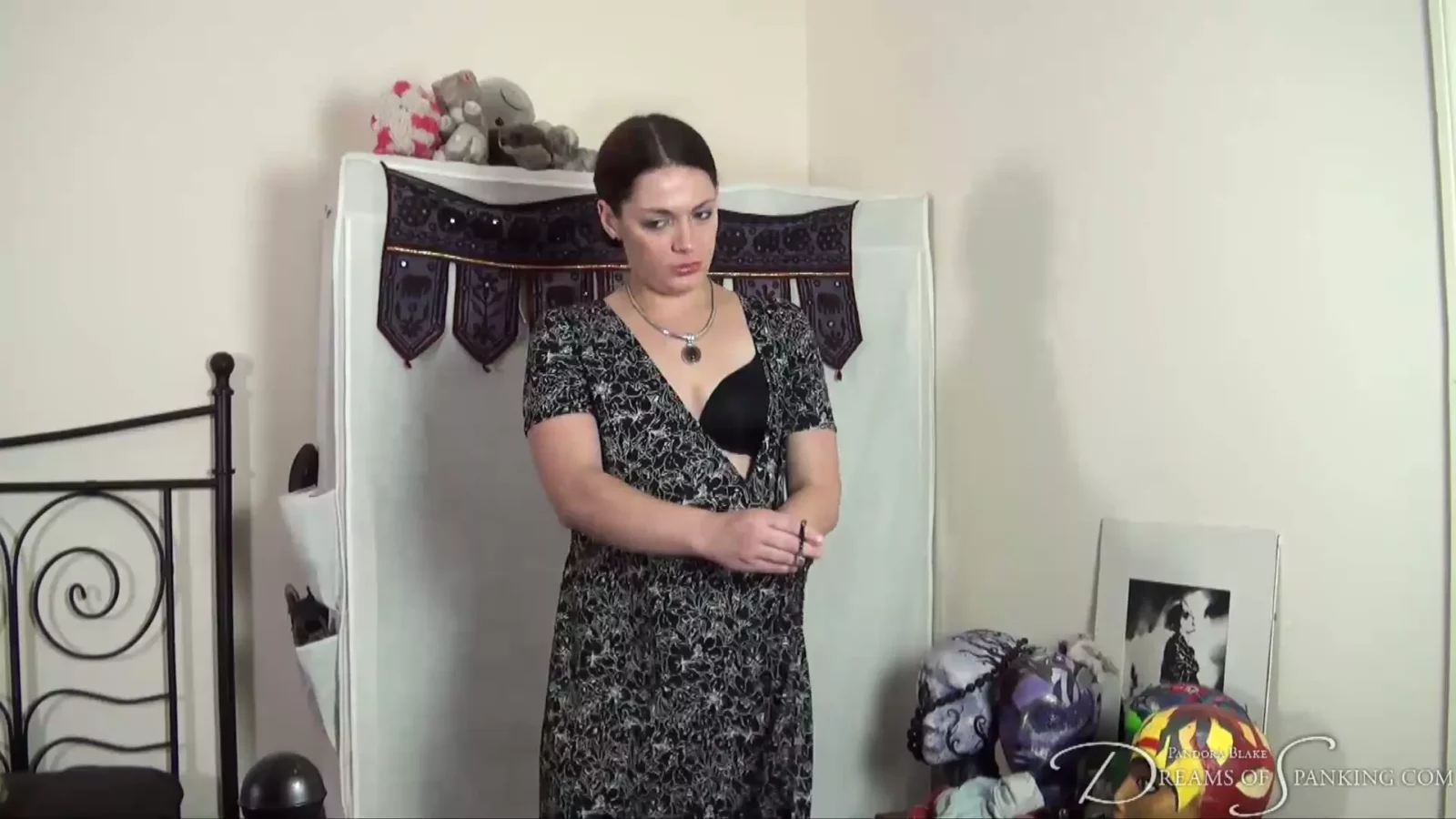 Captura de pantalla 1 de Pequeña Diez: Firme Azote en el Trasero Desnudo para la Malhumorada Diez Amorette