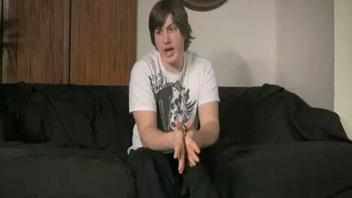 Screenshot 1 aus Kat bekam eine sehr strenge Tracht Prügel über die Tränen hinaus Kat St. James