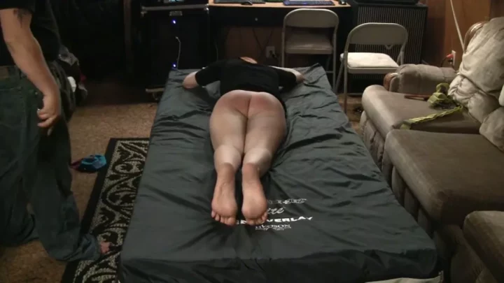 Screenshot 7 aus Kat bekam eine Tracht Prügel, weil sie ihre Lehrerin beschimpfte