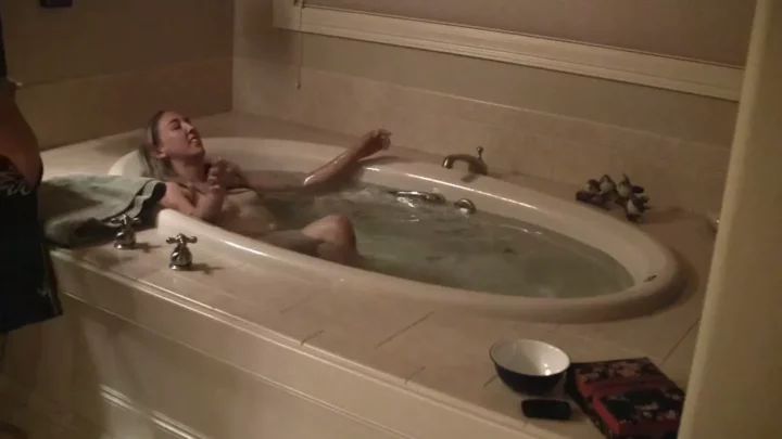 Screenshot 1 from Katee Bathtime