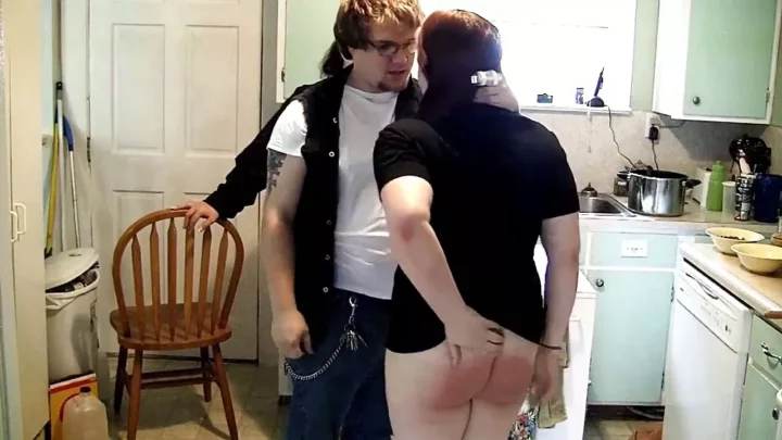 Screenshot 6 from Kisa Spanked By Mom And Dad