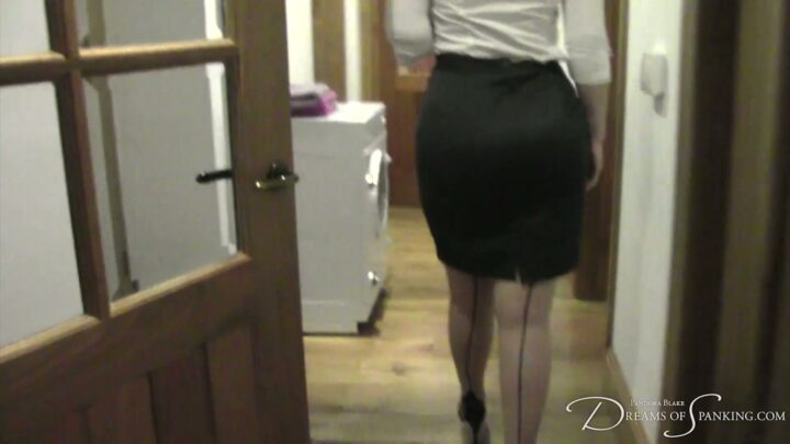 Screenshot 4 from Lodger Wanted: Pandora Blake’s Seductive House Tour