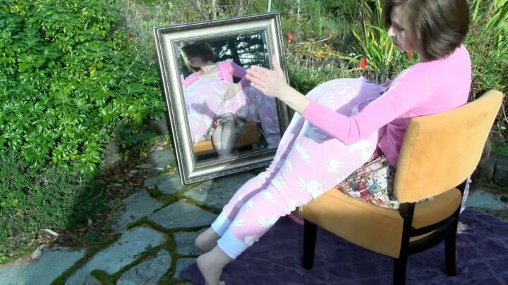 Le Jardin de Dana Kane : Fessée OTK en Miroir