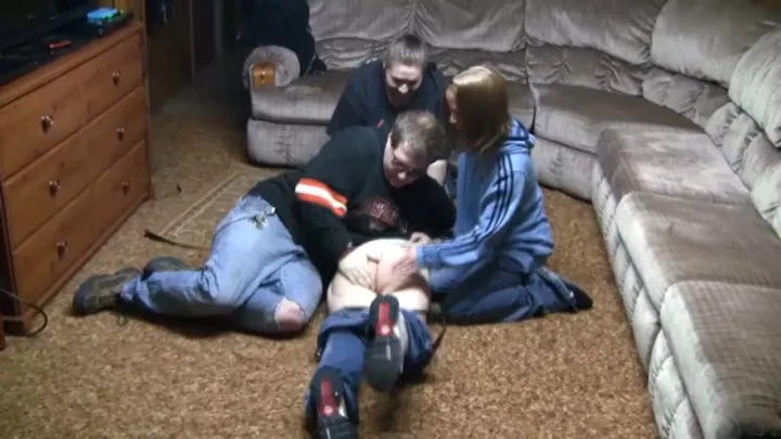 Screenshot 4 aus Sami Von Mama Und Papa Vor Gästen Verprügelt