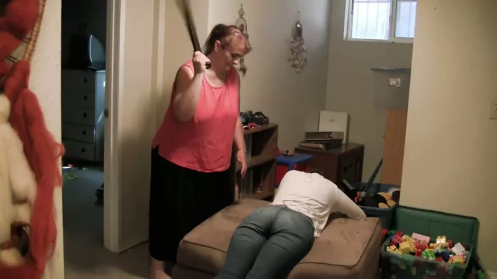 Screenshot 6 from Sarah Spanked By Mom Preview