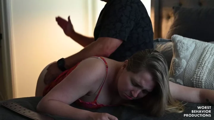 Screenshot 2 from Gizlice Kaçmak - Birlikte Şaplaklanan Stevie Rose ve Reyna St Claire - Yüz — En Kötü Davranış Prodüksiyonları