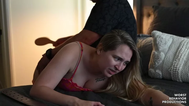 Screenshot 4 from Gizlice Kaçmak - Birlikte Şaplaklanan Stevie Rose ve Reyna St Claire - Yüz — En Kötü Davranış Prodüksiyonları