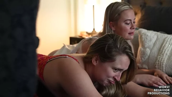 Screenshot 5 from Gizlice Kaçmak - Birlikte Şaplaklanan Stevie Rose ve Reyna St Claire - Yüz — En Kötü Davranış Prodüksiyonları