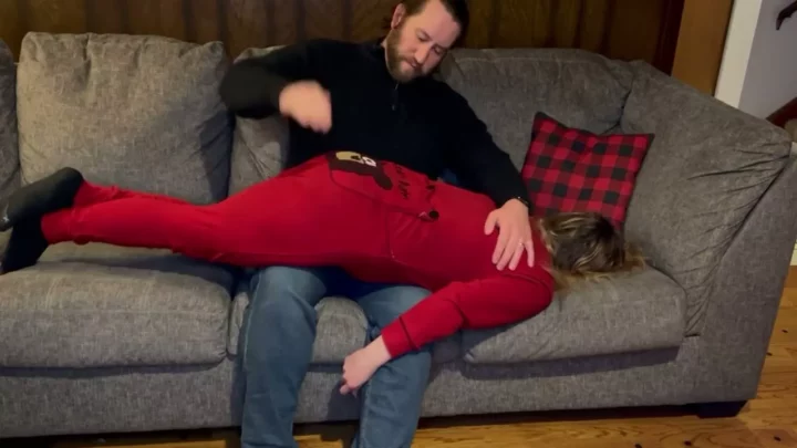Screenshot 1 from Bedtime Spanking For Cuddlykittenhugs