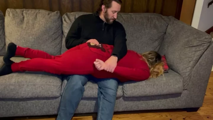Screenshot 3 from Bedtime Spanking For Cuddlykittenhugs