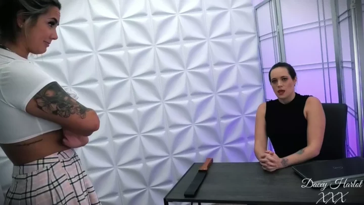 Screenshot 1 from 米斯蒂·米纳 戴西·哈洛特 惩罚视角 下一个就是你 — 哈洛特之屋