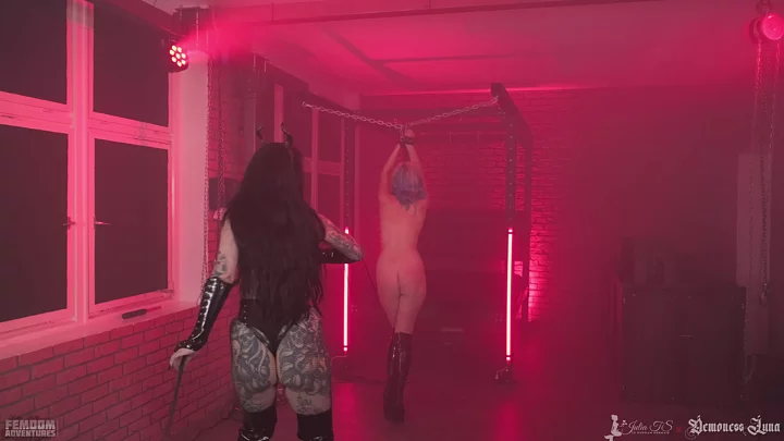 Screenshot 6 from Yaramaz trans kız sürtük için bedensel ceza - testis patlatma, kırbaçlama, dövme, yüze oturma