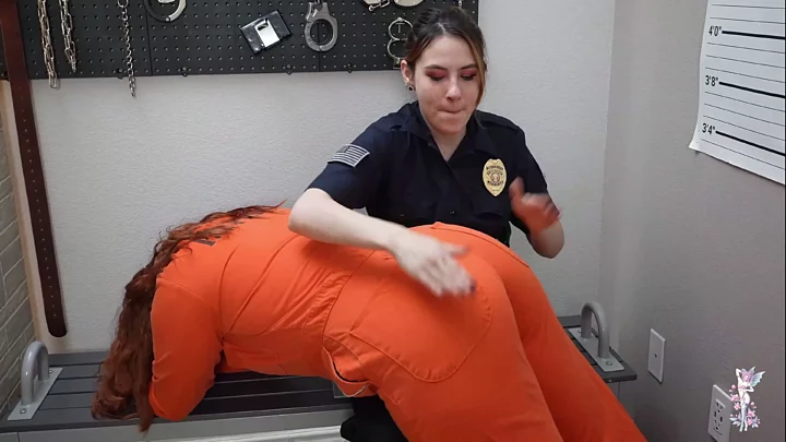 Screenshot 1 from Kelepçeli Hapishane Şaplakları: Ziva Fey & Aurora