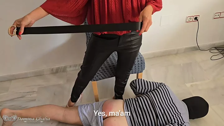 Screenshot 7 from Domina Ghalia'nın Terlik, El ve Kemerle Şaplak Atması